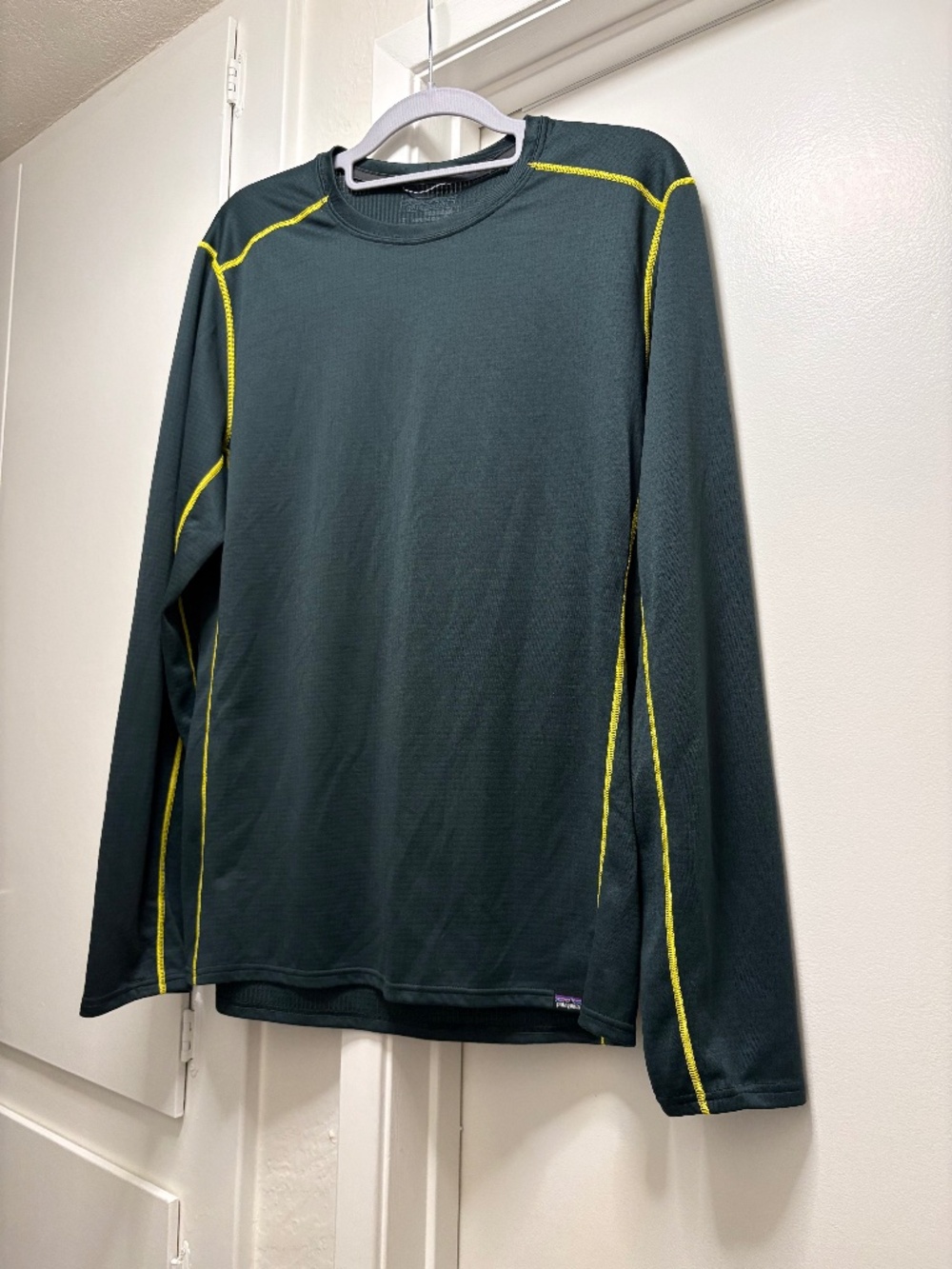 Patagonia “Capilene midweight base layer” long sleeve - size medium